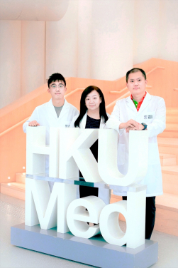 A research team from HKUMed has unveiled a signalling pathway mediated by circulating small extracellular vesicles, which opens up a new therapeutic approach for liver cancer. The research team members include: (from left) Samuel Wong Wan-ki, Professor Judy Yam Wai-ping and Dr Tey Sze-keong.
 